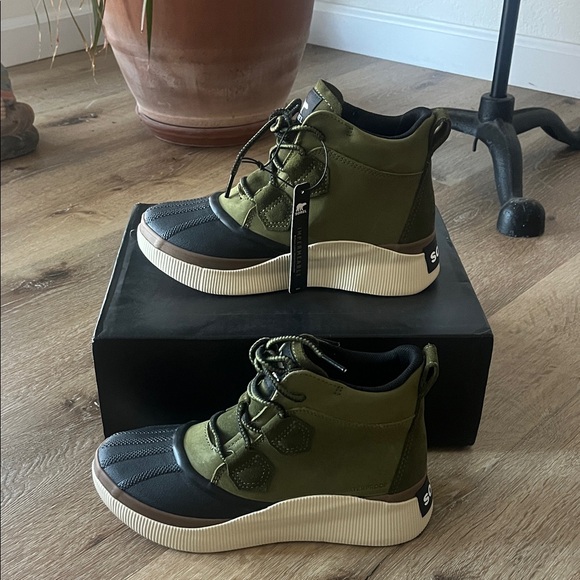 NWT in Box – SOREL Women’s Out N About™ IV Classic Waterproof Boot - Picture 2 of 6